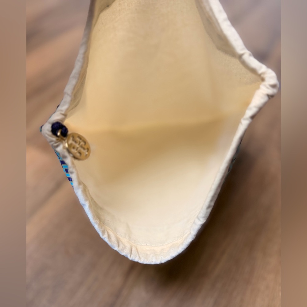 Tory Burch Dust Bag Ivory Canvas Drawstring New with Gold Logo Charm - Picture 5 of 5